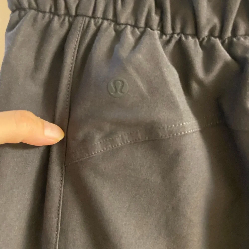 Lululemon dark grey cargo pants women Sz 30 - Picture 5 of 6
